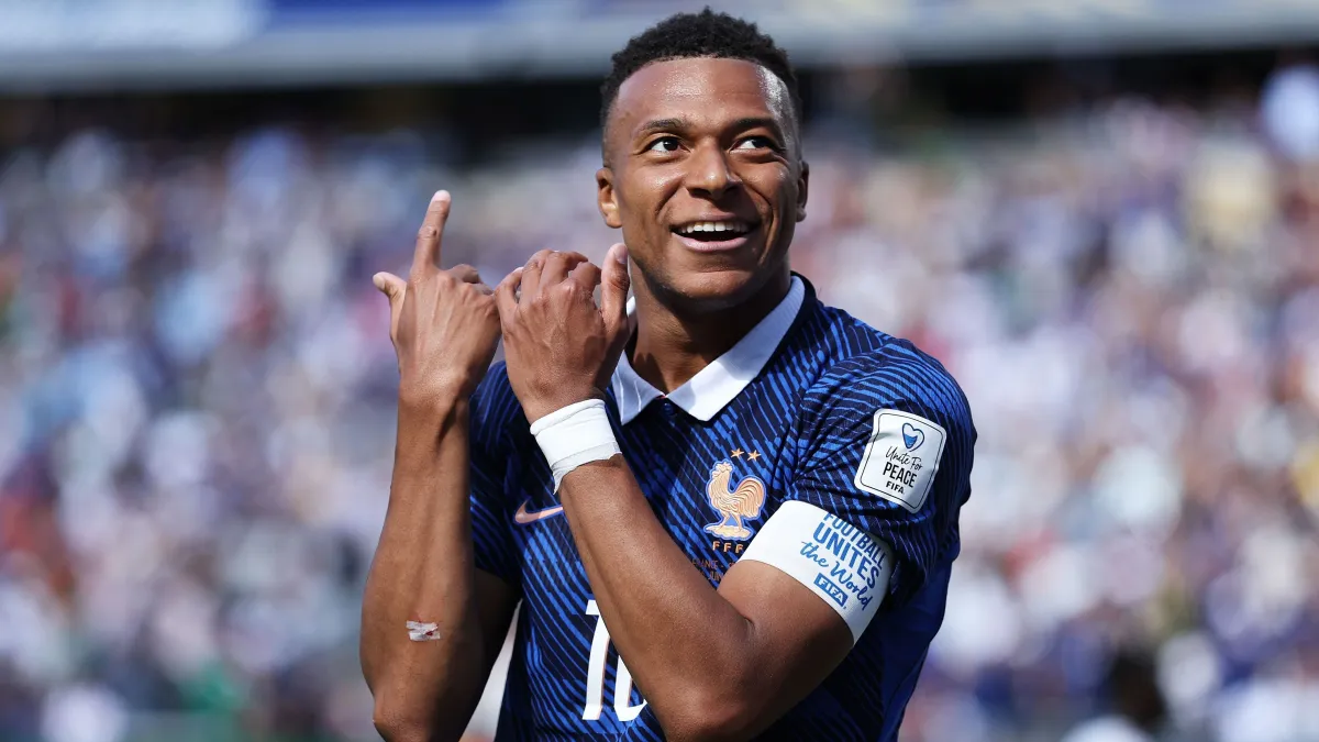 Mbappe comemora gol contra Senegal
