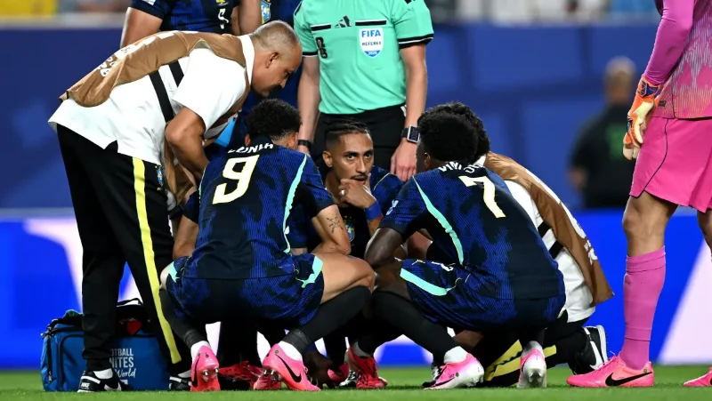 Raphinha sente a coxa no jogo contra o Haiti