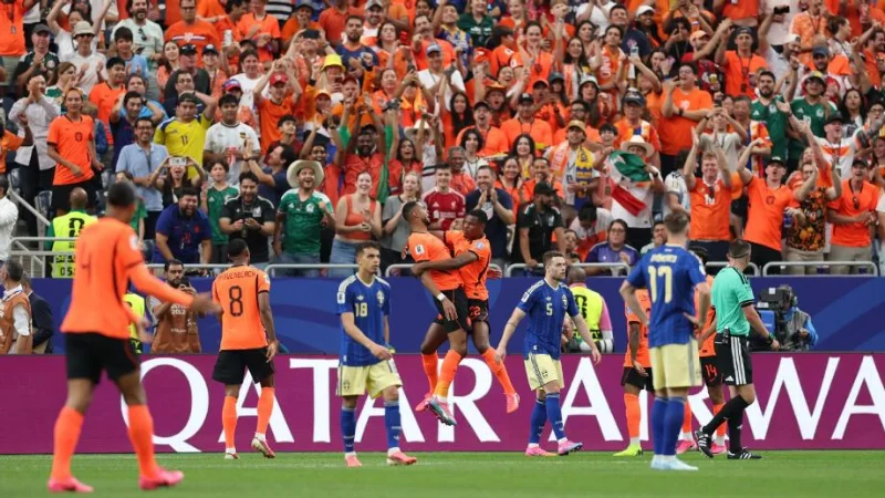 Cody Gakpo comemora gol da Holanda contra a Suécia na Copa do Mundo