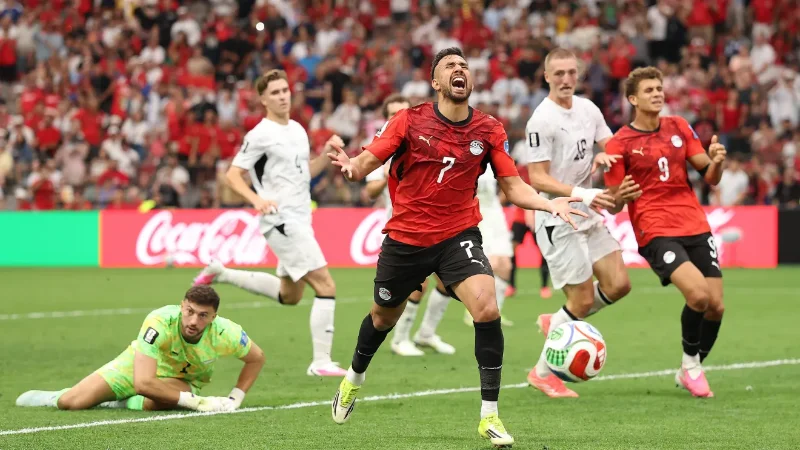 Trezeguet comemora o terceiro gol do Egito sobre a Nova Zelândia