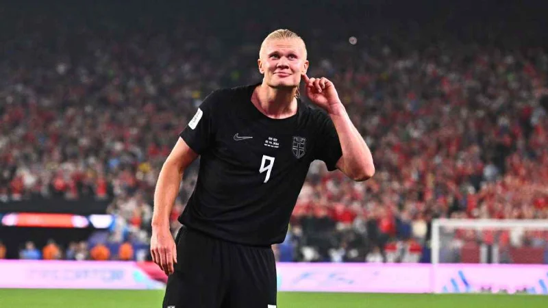 Haaland comemorando gol para noruega