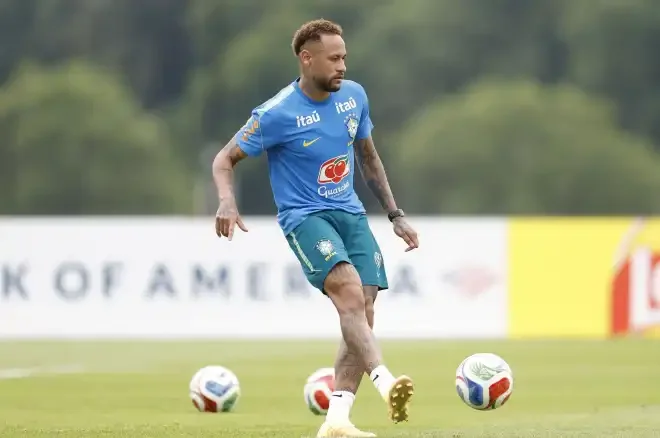 Neymar treinando na seleção brasileira