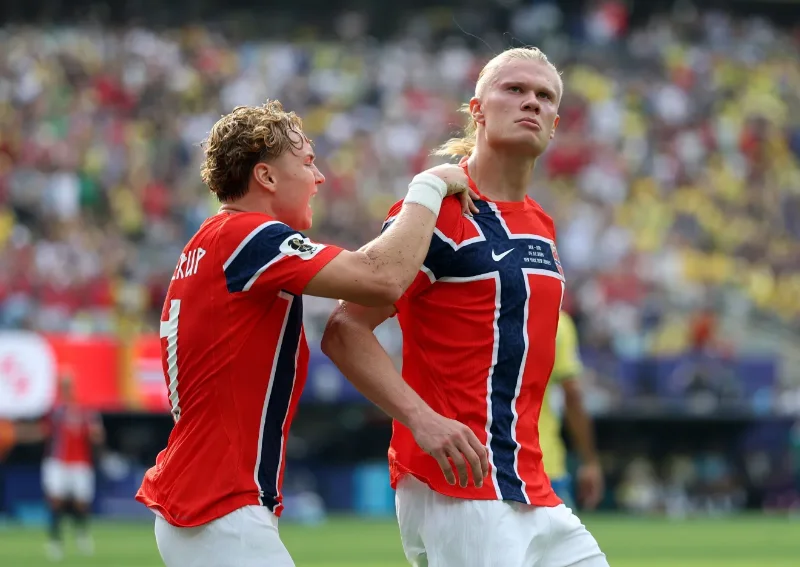 Haaland comemorando gol sobre o Brasil