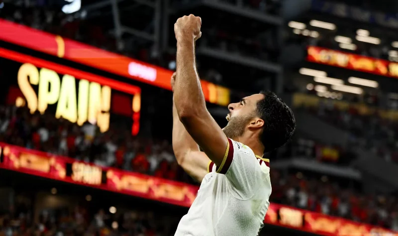 Mikel Merino comemorando gol contra Portugal