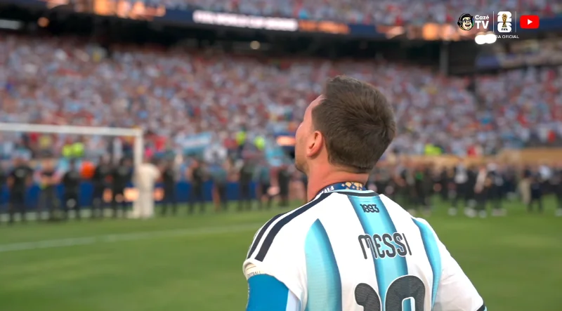 Messi sendo ovacionado pela torcida da Argentina na final da Copa do Mundo 2026